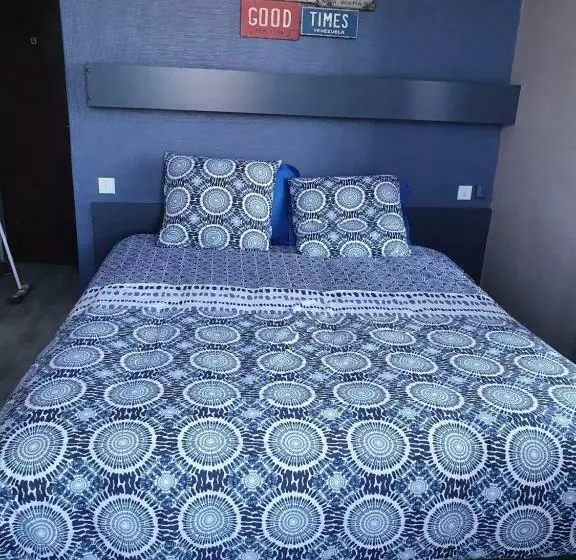 Majatalo Caveau Du Rond Point