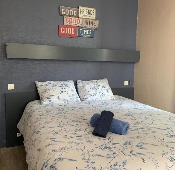 بنسيون Caveau Du Rond Point