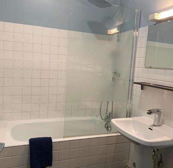 بنسيون Caveau Du Rond Point