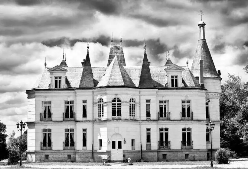 تختخواب و صبحانه Château D Escurat