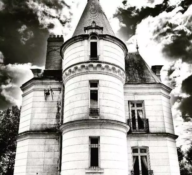 تختخواب و صبحانه Château D Escurat