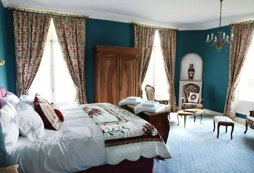 تختخواب و صبحانه Château D Escurat