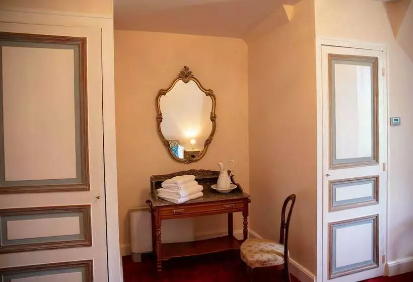 تختخواب و صبحانه Château D Escurat