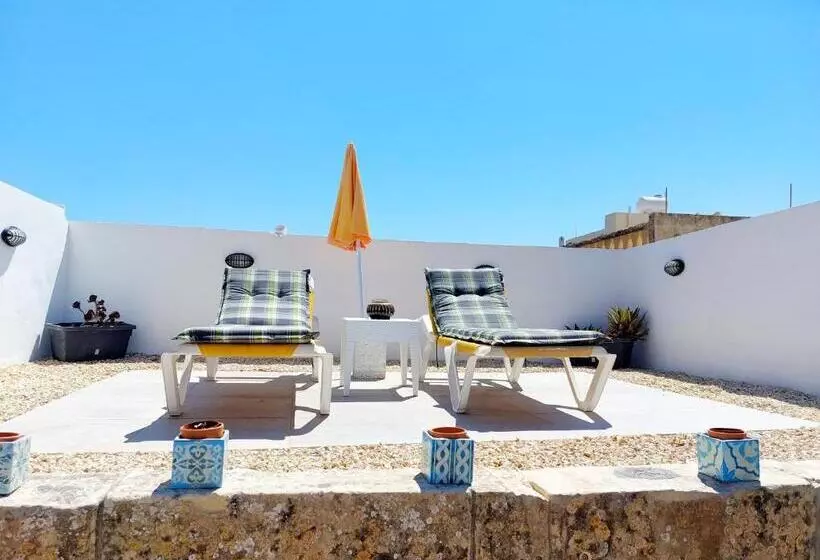 تختخواب و صبحانه The Lyndee House