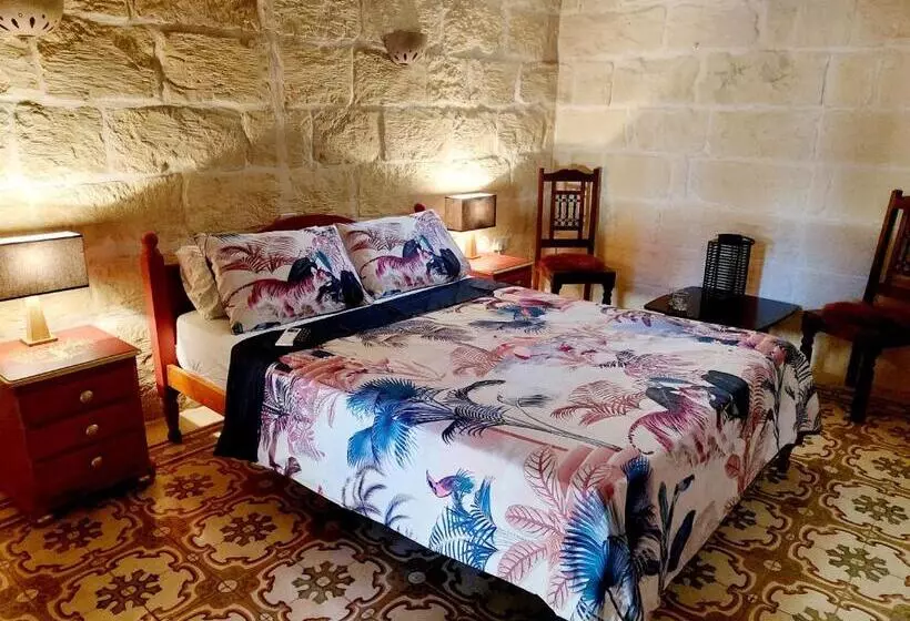 تختخواب و صبحانه The Lyndee House