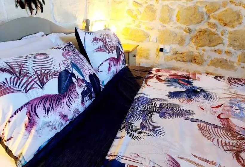 تختخواب و صبحانه The Lyndee House