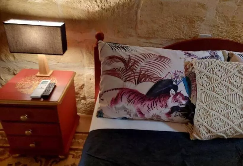 تختخواب و صبحانه The Lyndee House