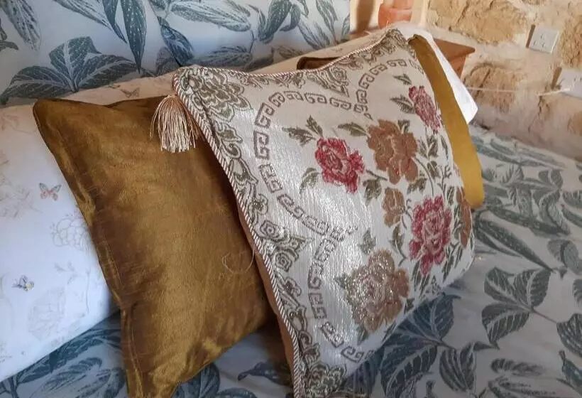 تختخواب و صبحانه The Lyndee House