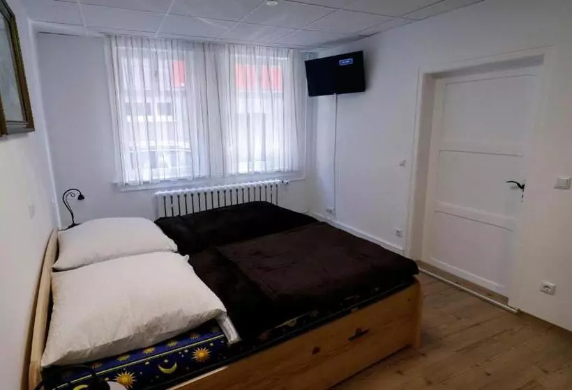 Majatalo Gästezimmer Zum Rotem Karpfen