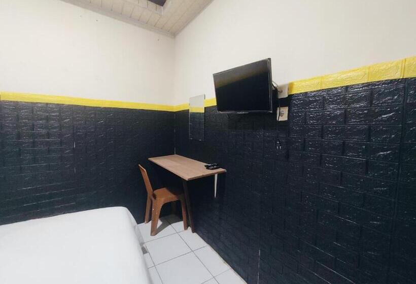 Пансион Superstar Residence Tomohon Redpartner