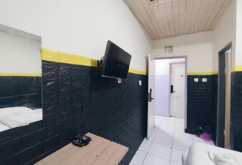 Пансион Superstar Residence Tomohon Redpartner