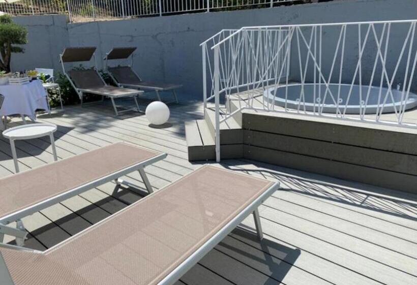 민박 4essences Boutique Rooms