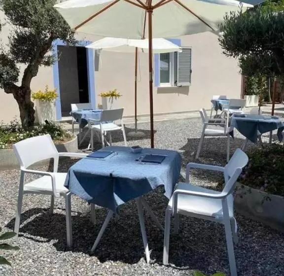 Aamiaismajoitus (B&B) 4essences Boutique Rooms