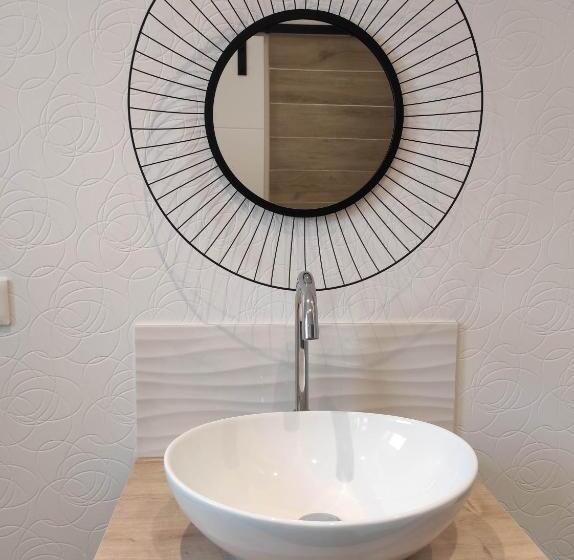 مبيت وإفطار Appartement Bagnols   Les Meublés Des Pierres Dorées