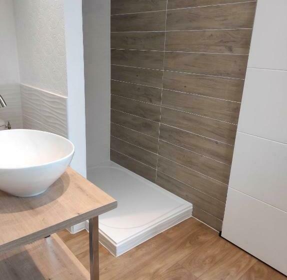 مبيت وإفطار Appartement Bagnols   Les Meublés Des Pierres Dorées