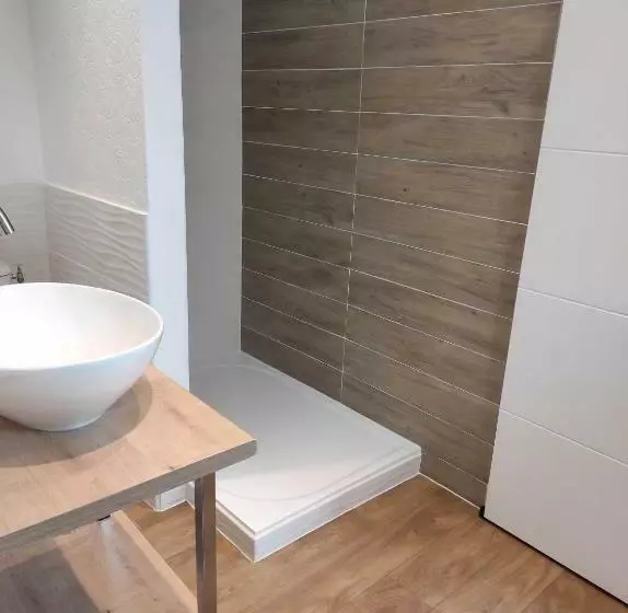 Aamiaismajoitus (B&B) Appartement Bagnols   Les Meublés Des Pierres Dorées