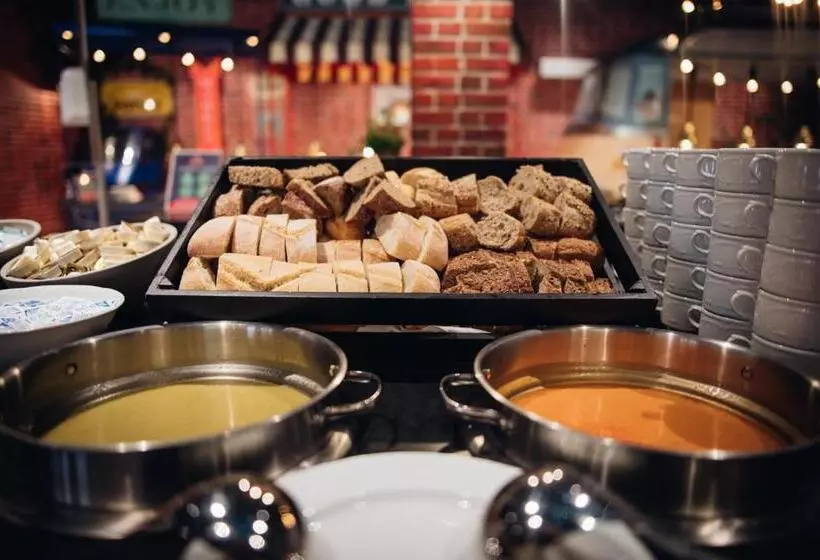 Hotelli Plopsaland Theater