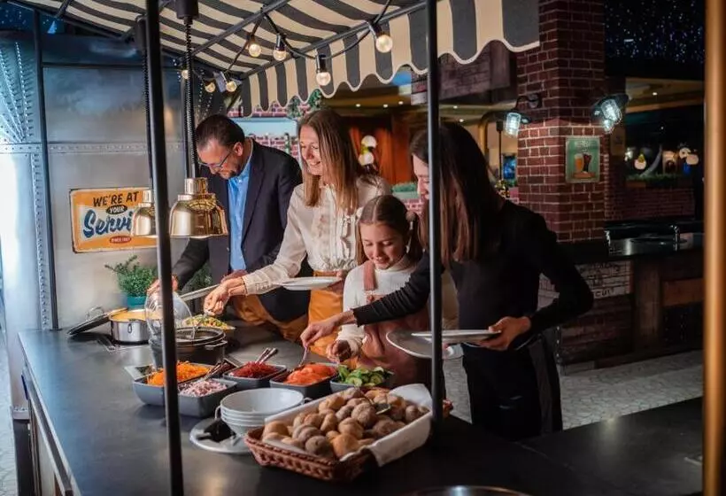 Hotelli Plopsaland Theater