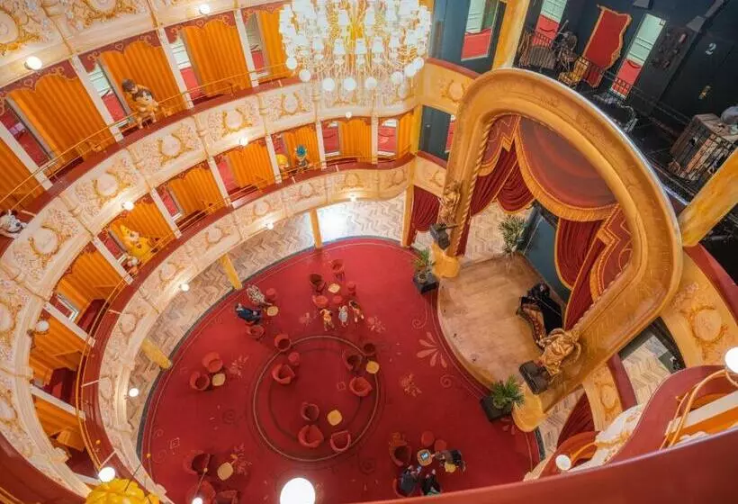 Hotelli Plopsaland Theater