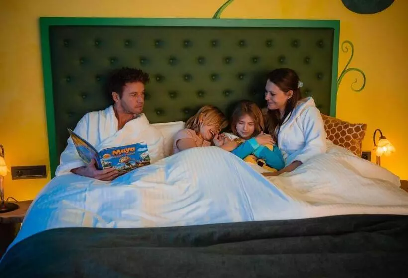 Hotelli Plopsaland Theater