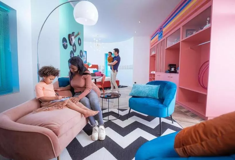 Hotelli Plopsaland Theater