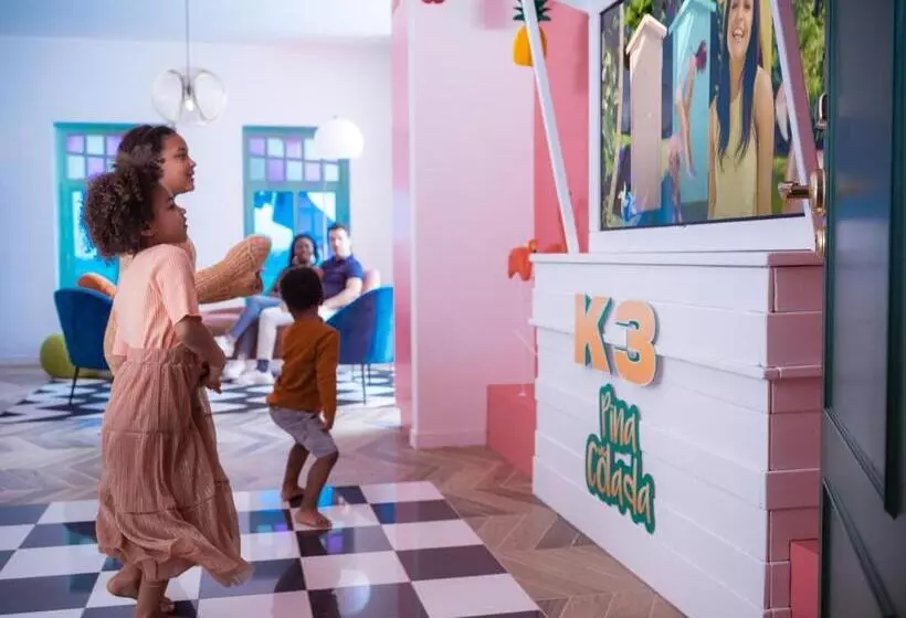 Hotelli Plopsaland Theater