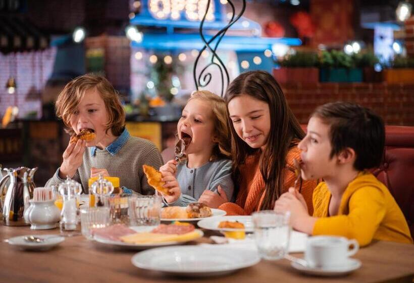 هتل Plopsaland Theater