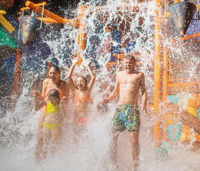 Hotelli Plopsaland Theater