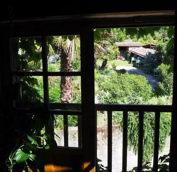 Aamiaismajoitus (B&B) Chambre D Hôtes Le Rougeyras