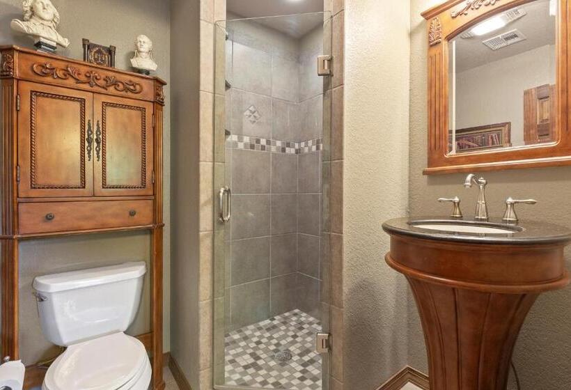 مبيت وإفطار The Funky Monkey Inn