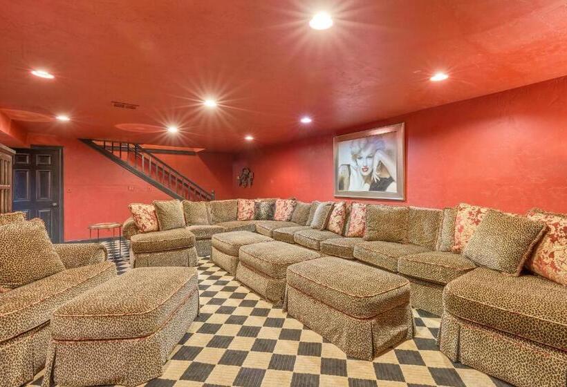 مبيت وإفطار The Funky Monkey Inn