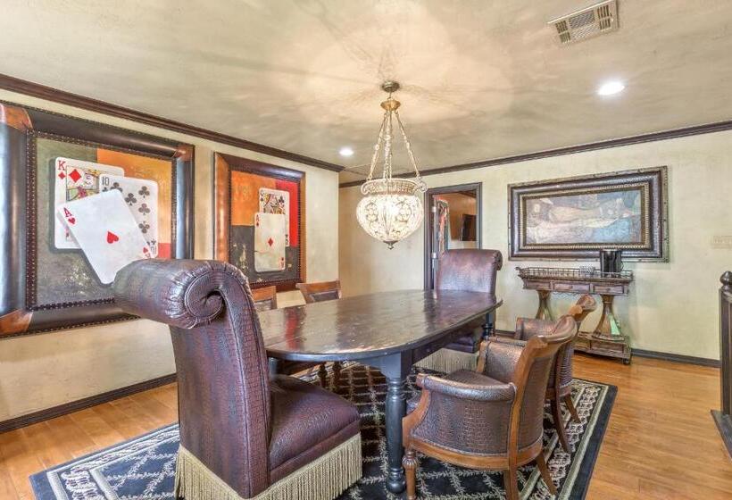 مبيت وإفطار The Funky Monkey Inn