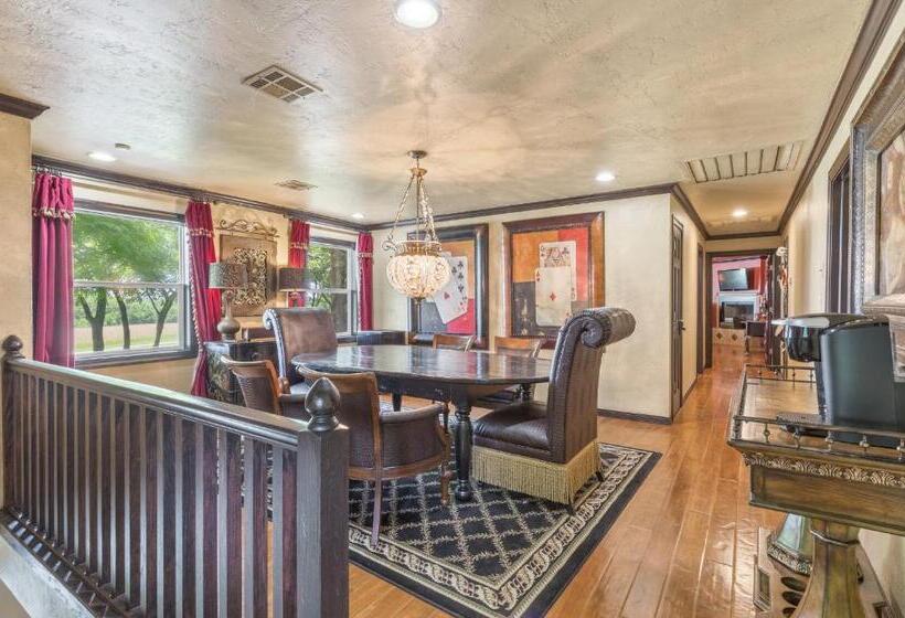 مبيت وإفطار The Funky Monkey Inn