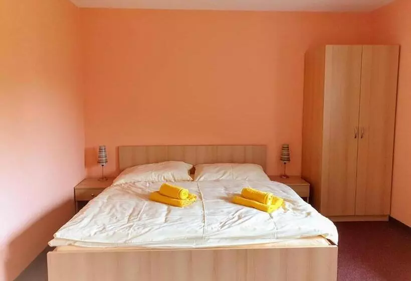 Hotelli Penzion Lumis