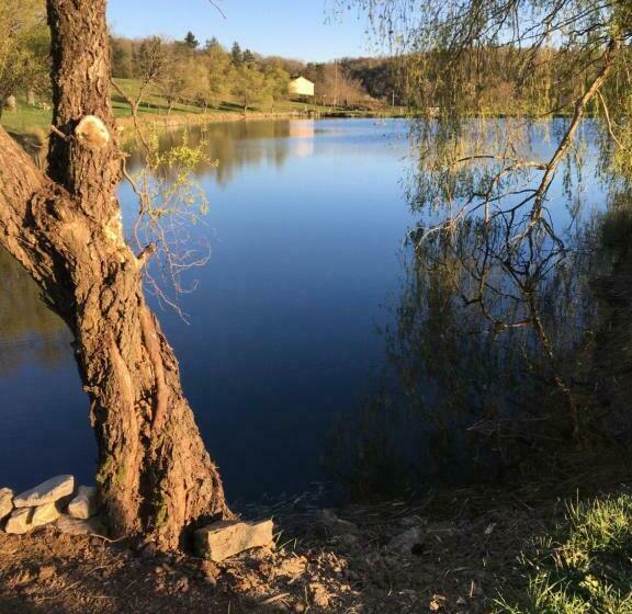 مبيت وإفطار Lakeside House Ei