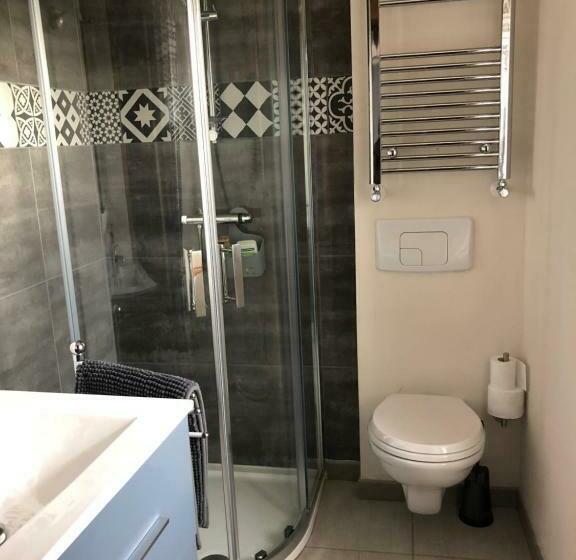 مبيت وإفطار Lakeside House Ei