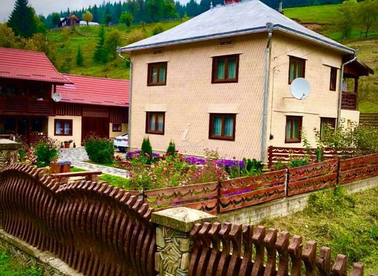 Пансион Casa Agroturistica Tarancuta Din Vatra Moldovitei