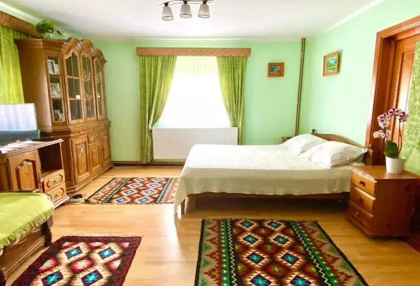 پانسیون Casa Agroturistica Tarancuta Din Vatra Moldovitei