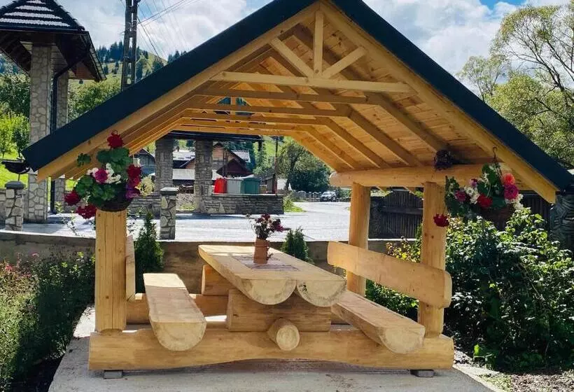 پانسیون Casa Agroturistica Tarancuta Din Vatra Moldovitei