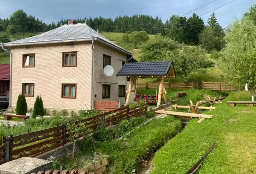 پانسیون Casa Agroturistica Tarancuta Din Vatra Moldovitei