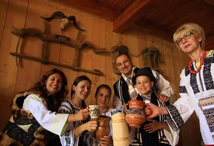 پانسیون Casa Agroturistica Tarancuta Din Vatra Moldovitei