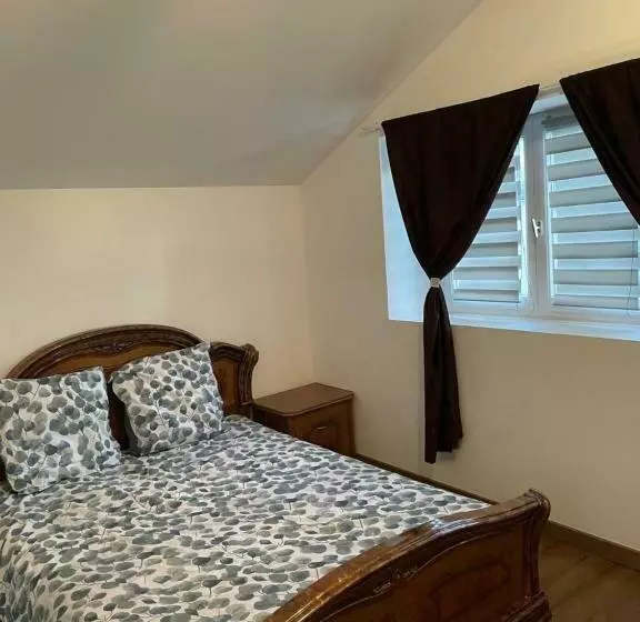 Majatalo Studio Privée Vesoul  Wifi,tv,clim,parking Gratuit