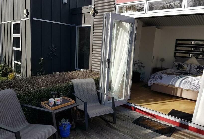 פנסיון The Cube