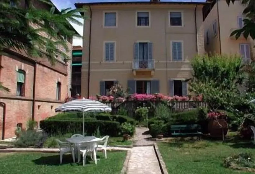 تختخواب و صبحانه Villa Fiorita