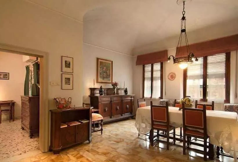 تختخواب و صبحانه Villa Fiorita