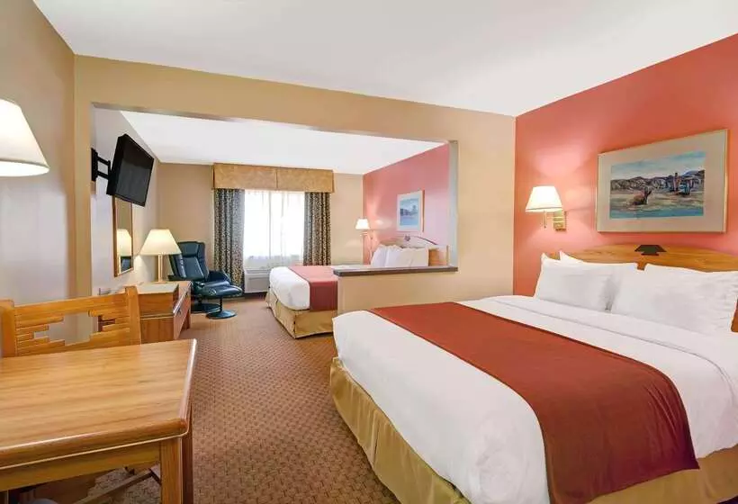 Hotelli Days Inn & Suites By Wyndham Airport Albuquerque