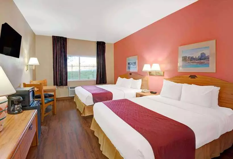 Hotelli Days Inn & Suites By Wyndham Airport Albuquerque