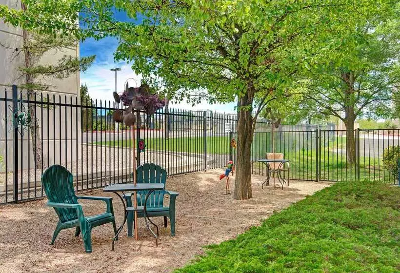 Hotelli Days Inn & Suites By Wyndham Airport Albuquerque