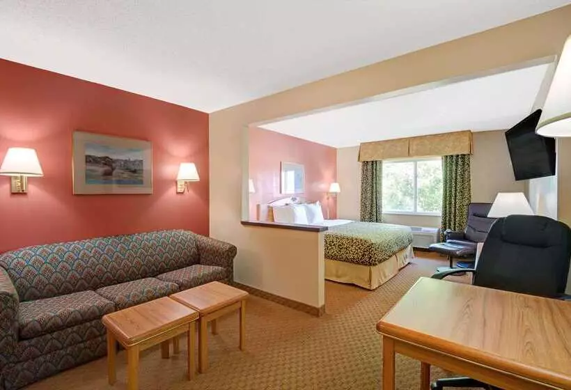 Hotelli Days Inn & Suites By Wyndham Airport Albuquerque