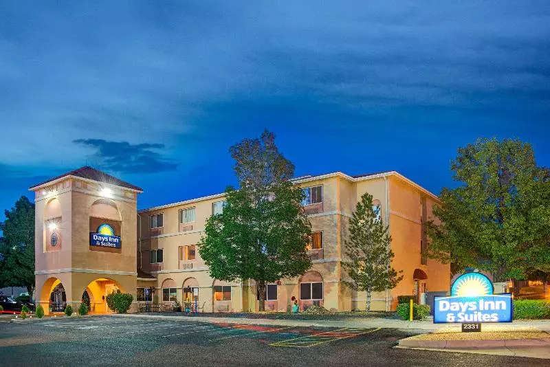Hotelli Days Inn & Suites By Wyndham Airport Albuquerque